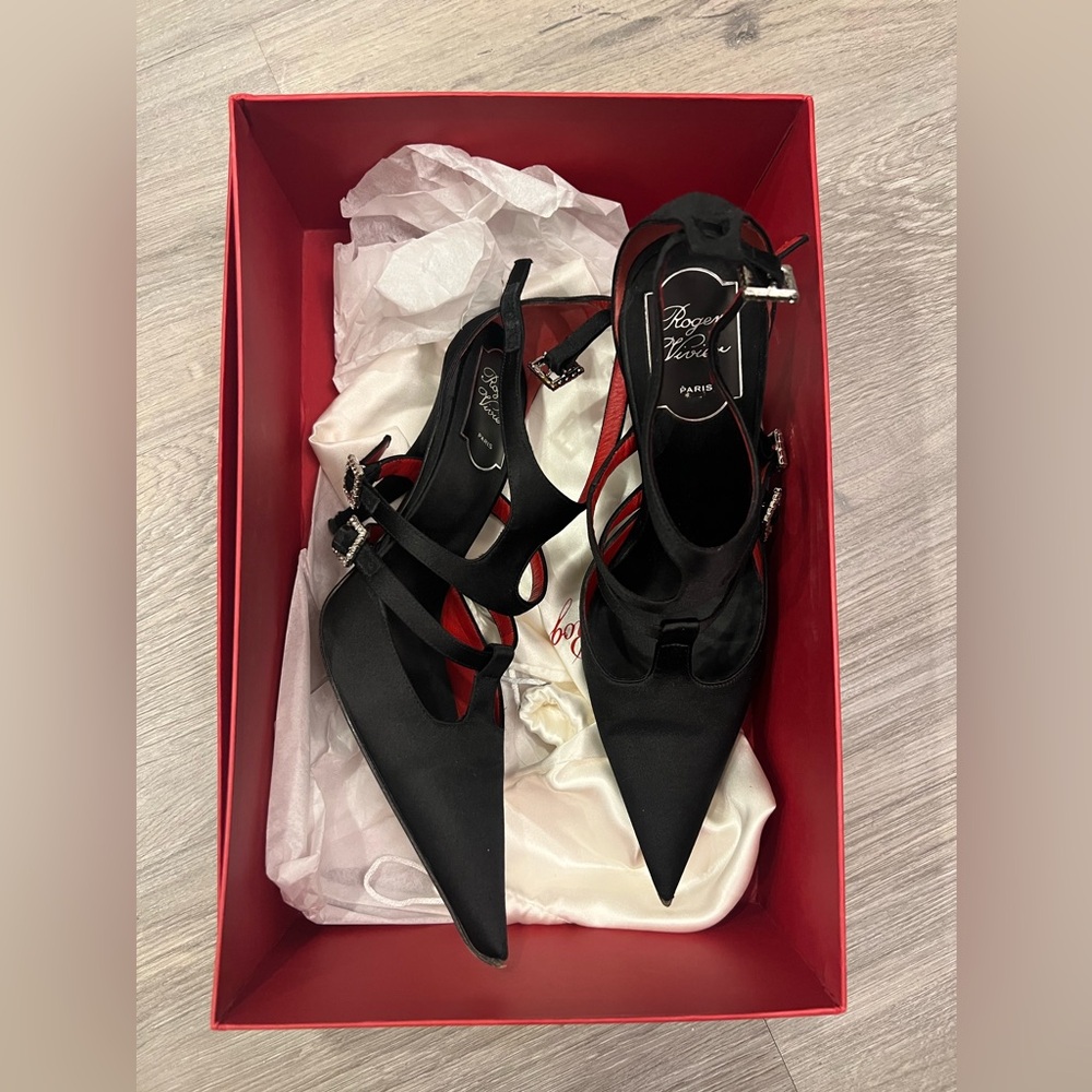 Roger Vivier Black Satin Crystal Buckle Pointed Toe Evening Pumps, 38